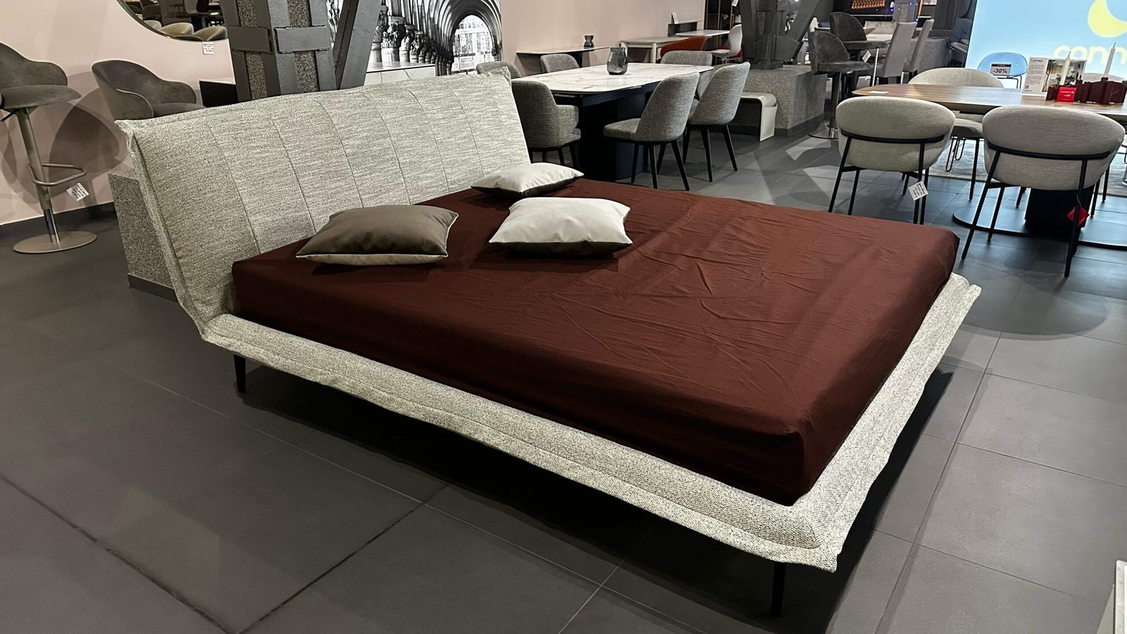 Patul Fluff de la Calligaris.